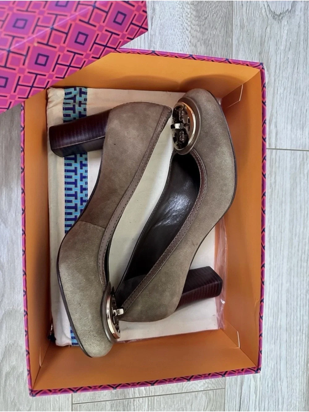 Tory Burch Women’s Logo Pumps Heels Taupe Size 9